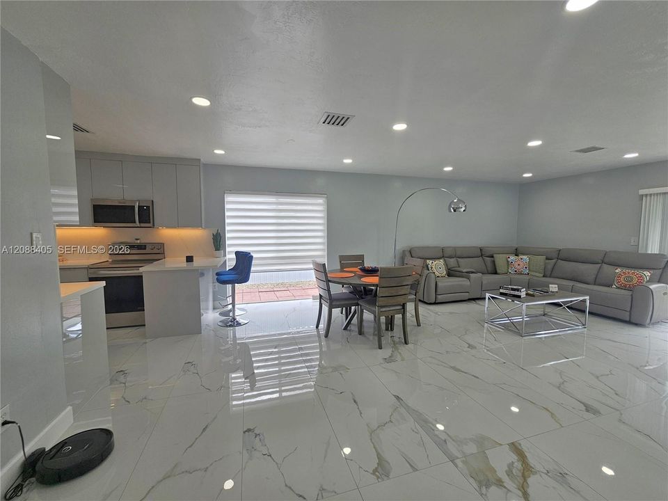 For Sale: $785,000 (4 beds, 2 baths, 1992 Square Feet)