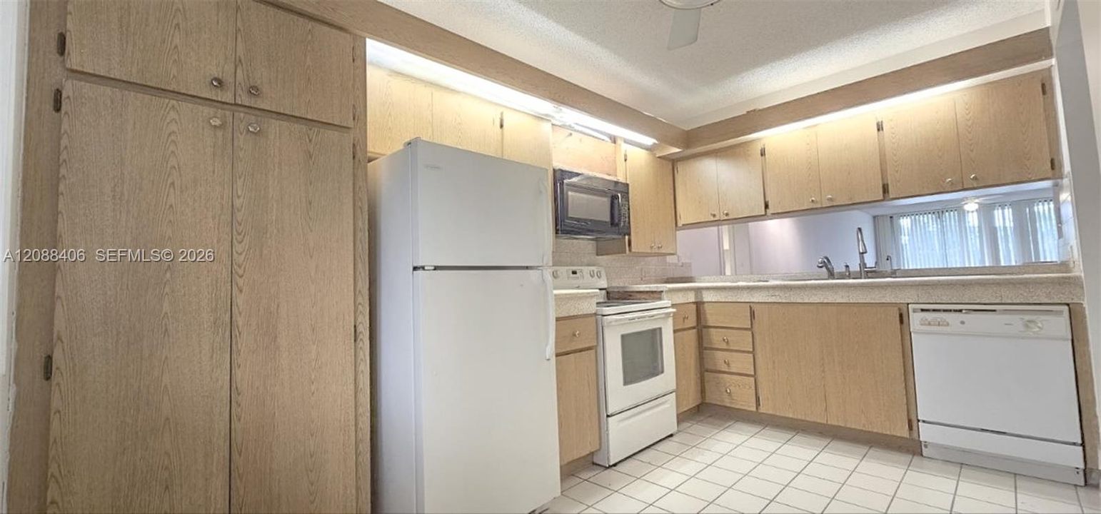 For Sale: $195,000 (2 beds, 2 baths, 1385 Square Feet)