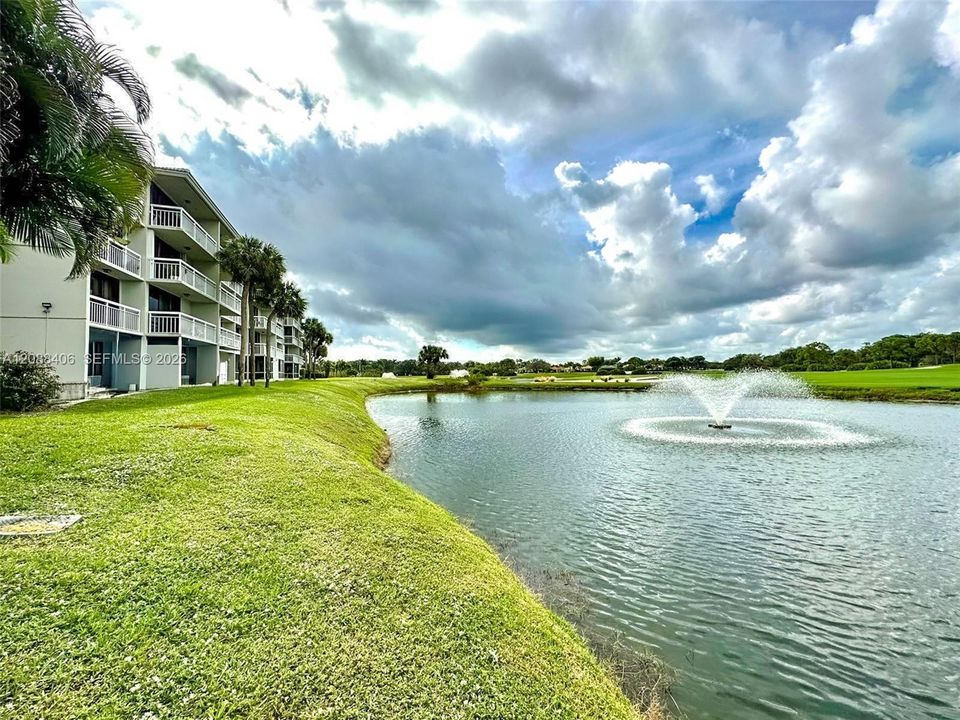 For Sale: $195,000 (2 beds, 2 baths, 1385 Square Feet)