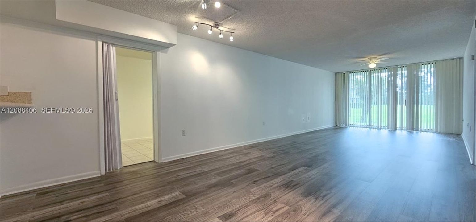 For Sale: $195,000 (2 beds, 2 baths, 1385 Square Feet)