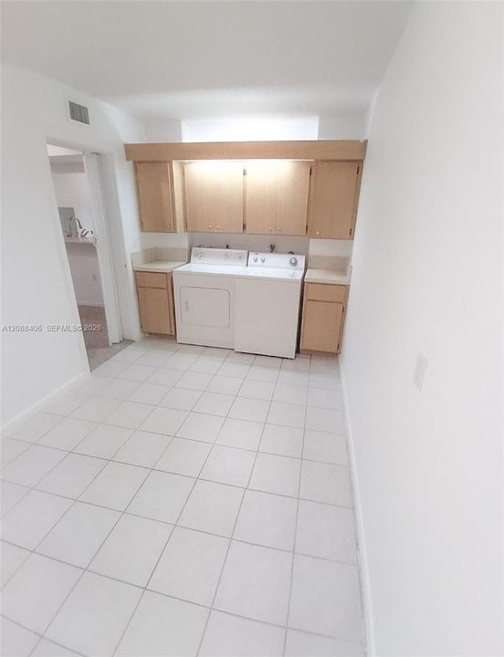 For Sale: $195,000 (2 beds, 2 baths, 1385 Square Feet)