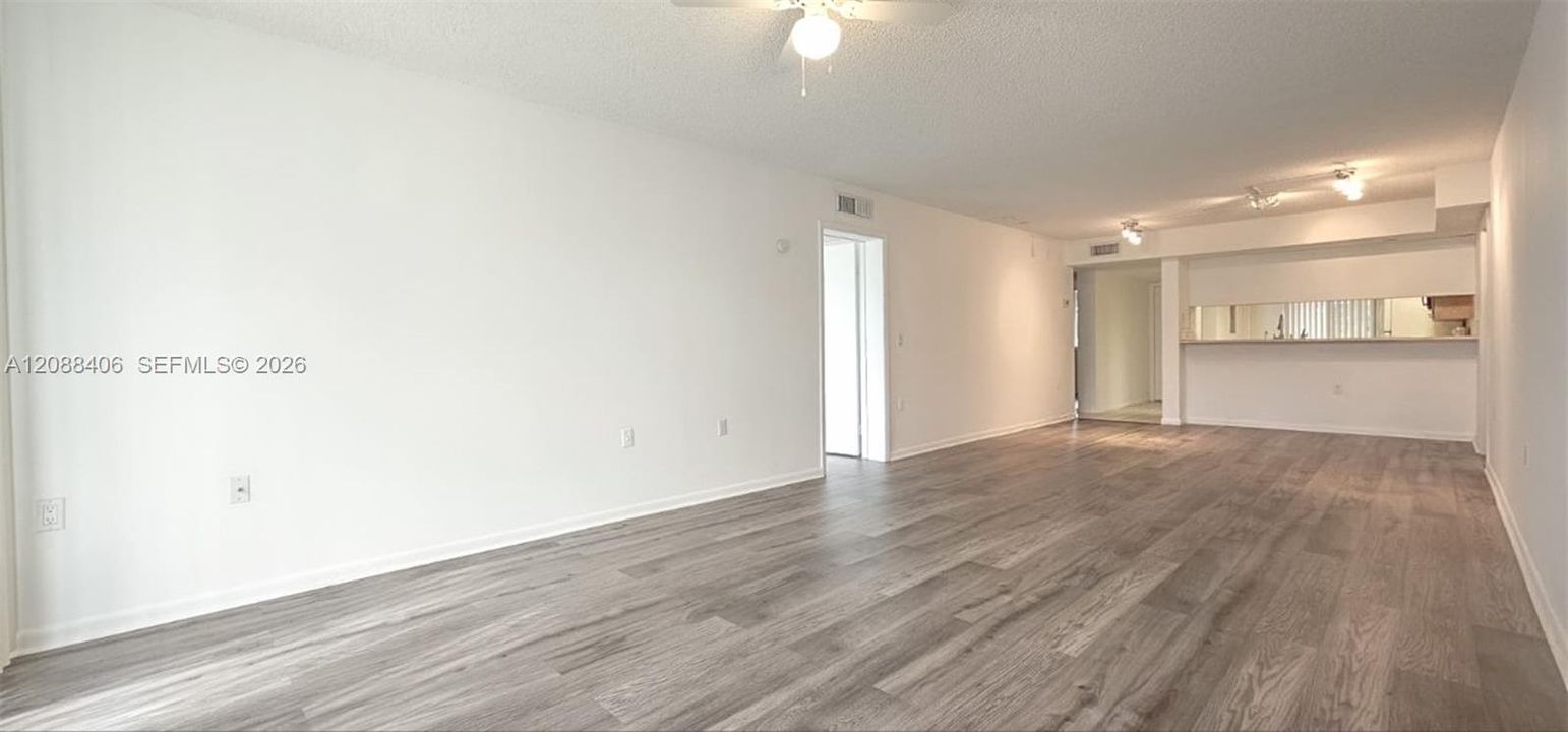 For Sale: $195,000 (2 beds, 2 baths, 1385 Square Feet)