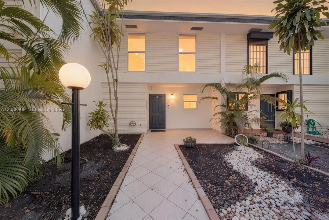 For Sale: $345,000 (3 beds, 2 baths, 1330 Square Feet)