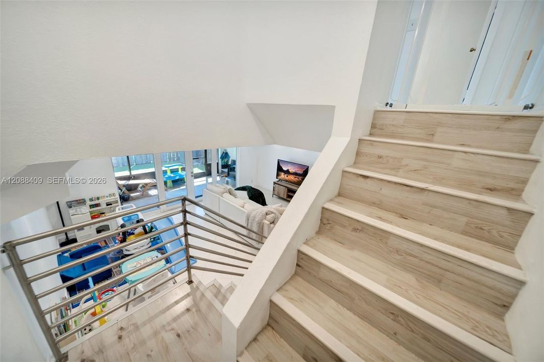 For Sale: $345,000 (3 beds, 2 baths, 1330 Square Feet)