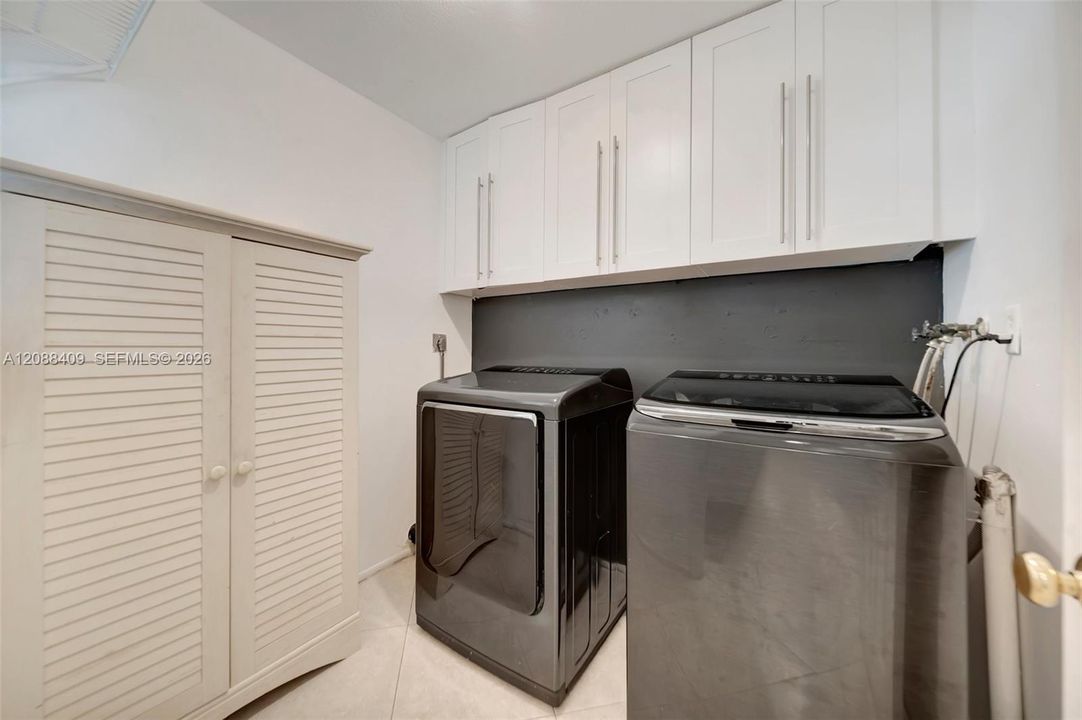 For Sale: $345,000 (3 beds, 2 baths, 1330 Square Feet)