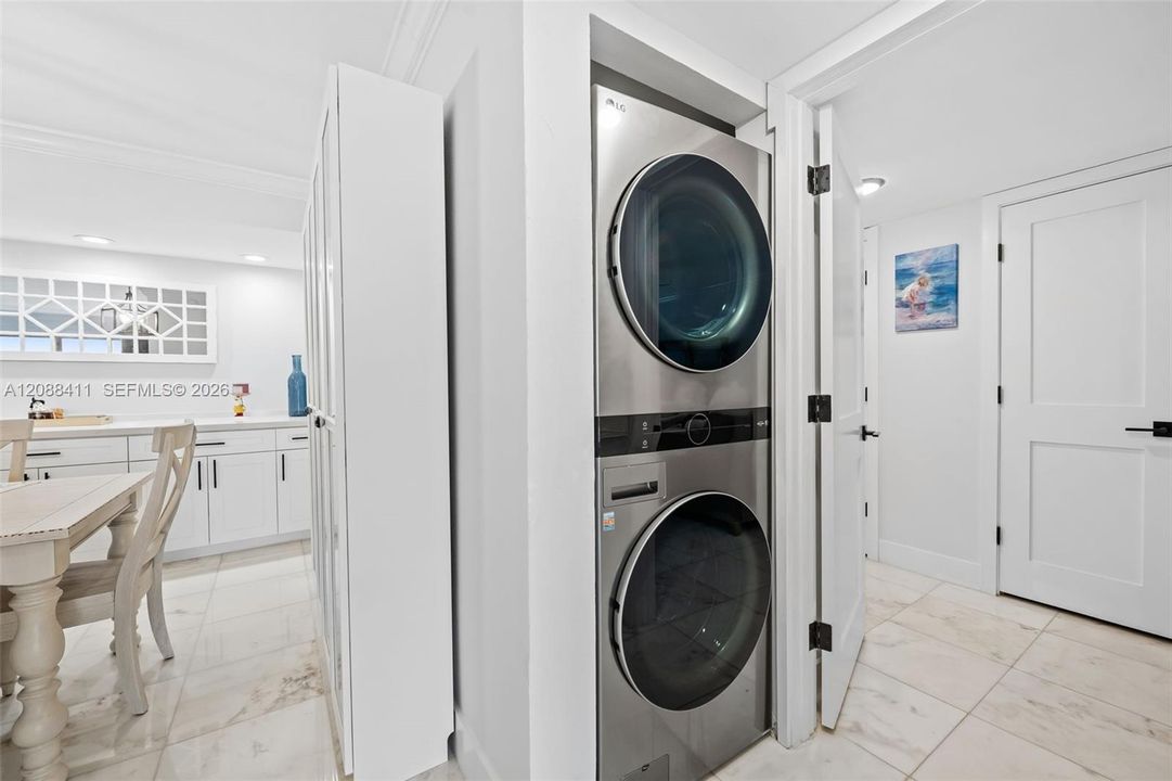 На продажу: $665,000 (2 спален, 2 ванн, 1570 Квадратных фут)