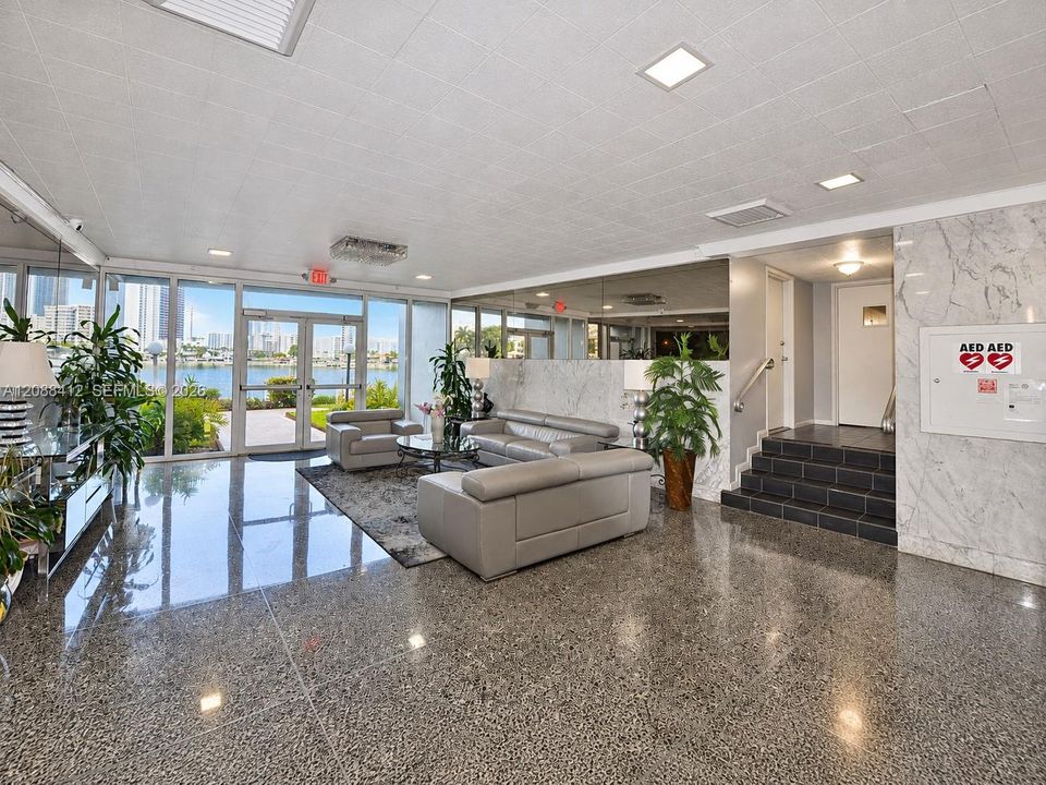 En Venta: $249,000 (2 camas, 2 baños, 1035 Pies cuadrados)