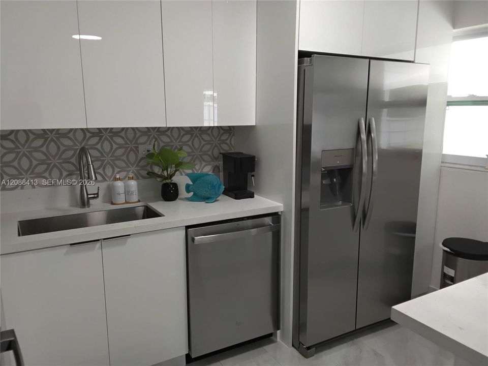 For Rent: $4,500 (3 beds, 1 baths, 1395 Square Feet)