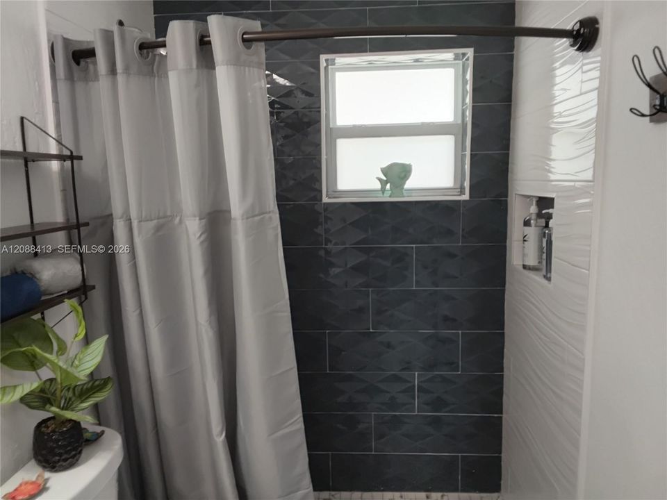For Rent: $4,500 (3 beds, 1 baths, 1395 Square Feet)