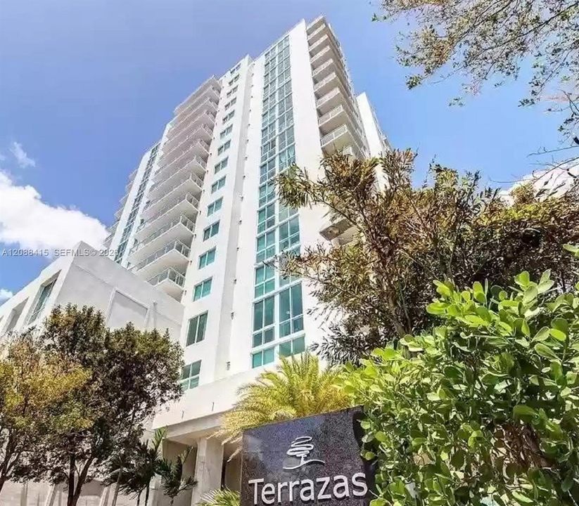 For Rent: $3,100 (2 beds, 2 baths, 967 Square Feet)