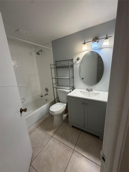 For Rent: $2,100 (1 beds, 1 baths, 710 Square Feet)
