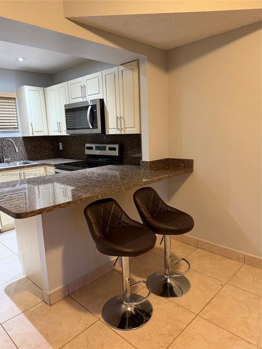 For Rent: $2,100 (1 beds, 1 baths, 710 Square Feet)