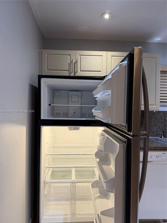 For Rent: $2,100 (1 beds, 1 baths, 710 Square Feet)