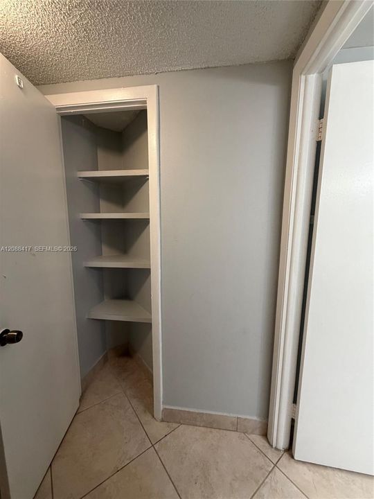 For Rent: $2,100 (1 beds, 1 baths, 710 Square Feet)