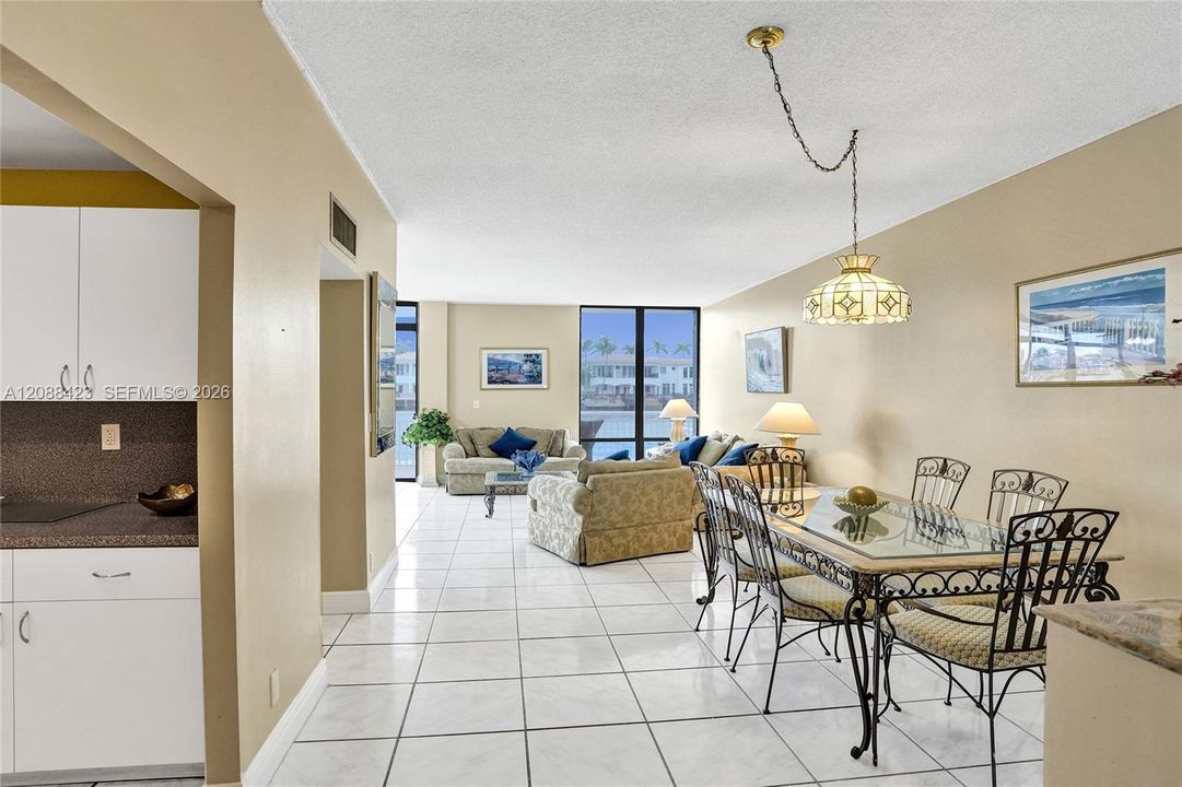 For Sale: $369,000 (2 beds, 2 baths, 1230 Square Feet)