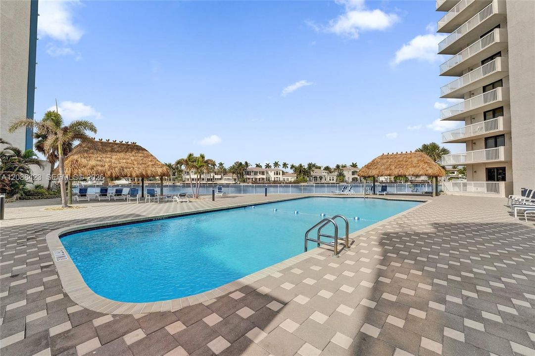For Sale: $369,000 (2 beds, 2 baths, 1230 Square Feet)