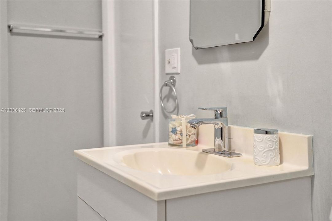 For Sale: $369,000 (2 beds, 2 baths, 1230 Square Feet)