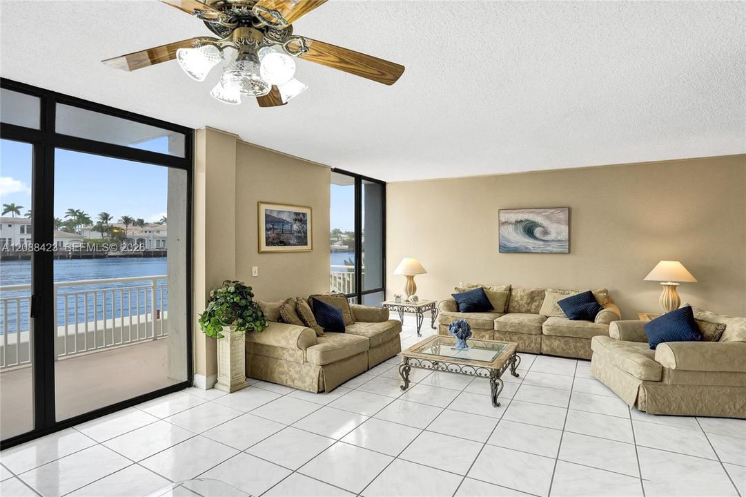 For Sale: $369,000 (2 beds, 2 baths, 1230 Square Feet)