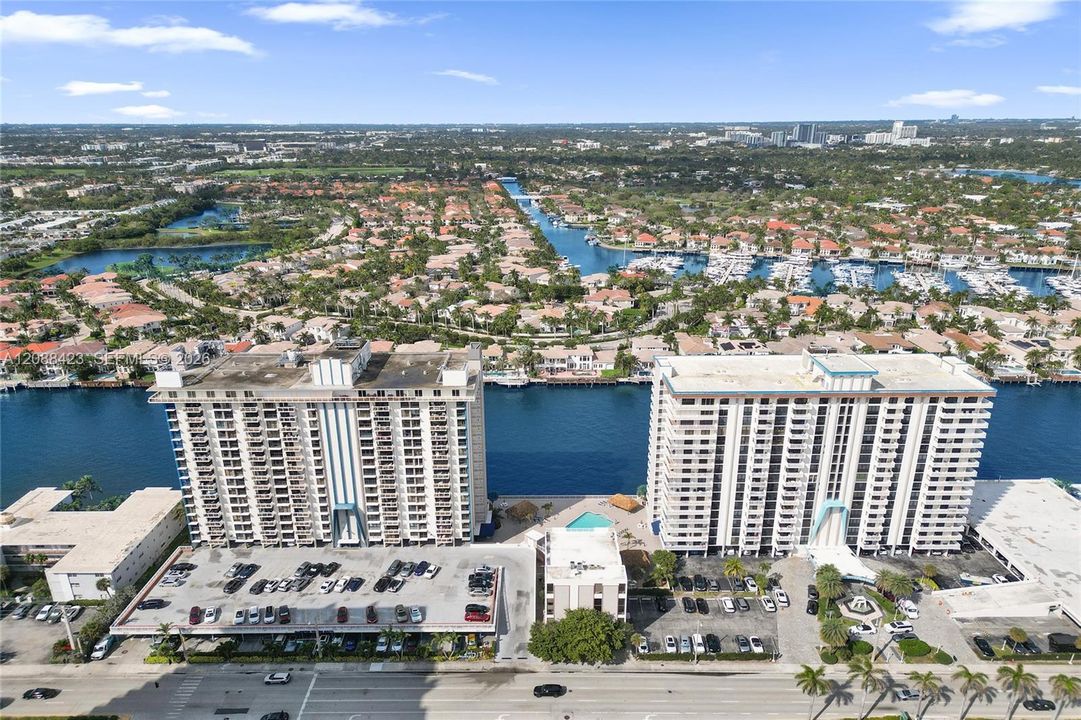 For Sale: $369,000 (2 beds, 2 baths, 1230 Square Feet)