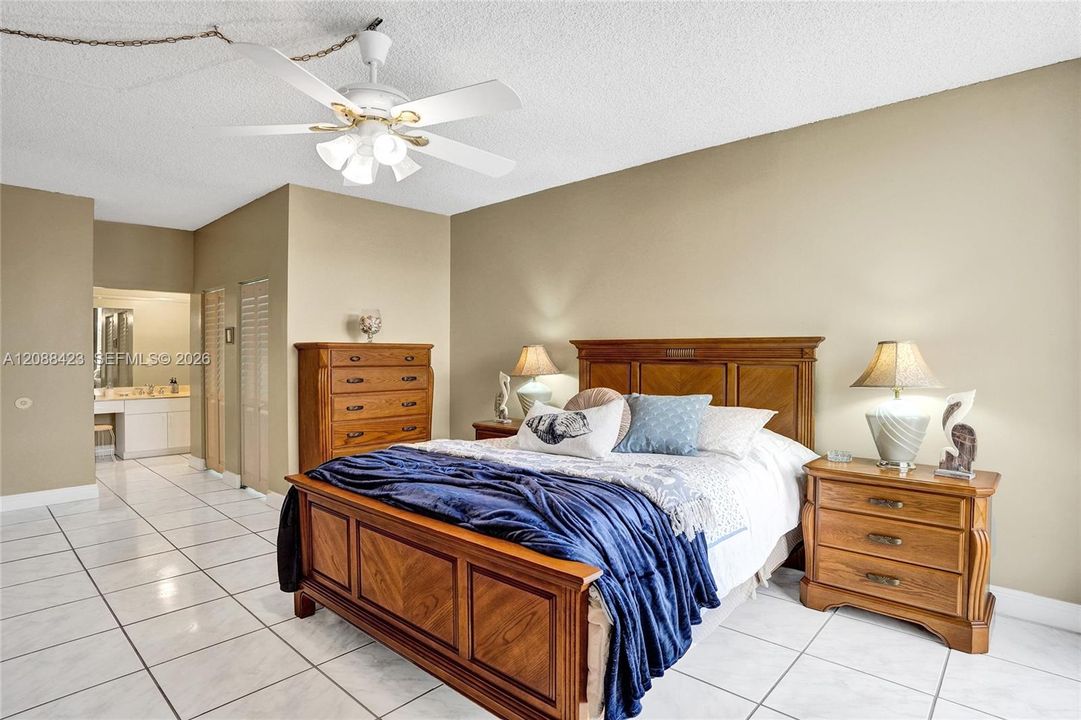 For Sale: $369,000 (2 beds, 2 baths, 1230 Square Feet)