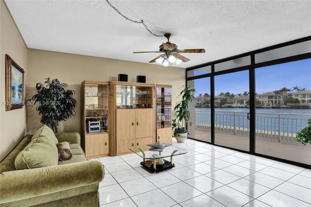 For Sale: $369,000 (2 beds, 2 baths, 1230 Square Feet)
