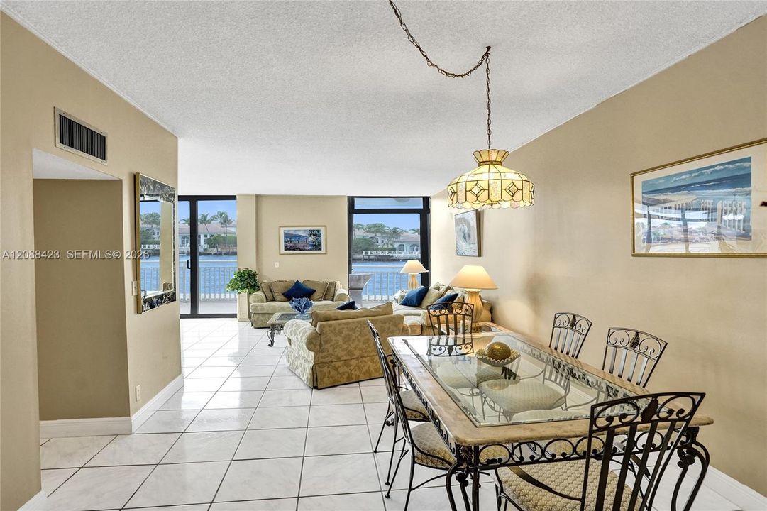 For Sale: $369,000 (2 beds, 2 baths, 1230 Square Feet)