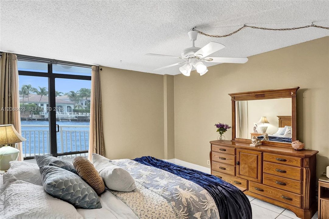 For Sale: $369,000 (2 beds, 2 baths, 1230 Square Feet)