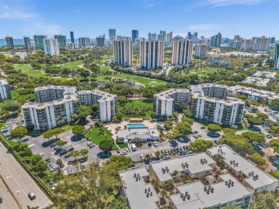 BISCAYA CONDO PERFECTLY LOCATED