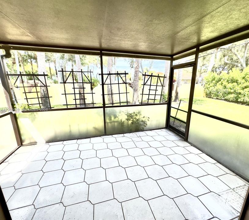 На продажу: $395,000 (2 спален, 2 ванн, 1403 Квадратных фут)