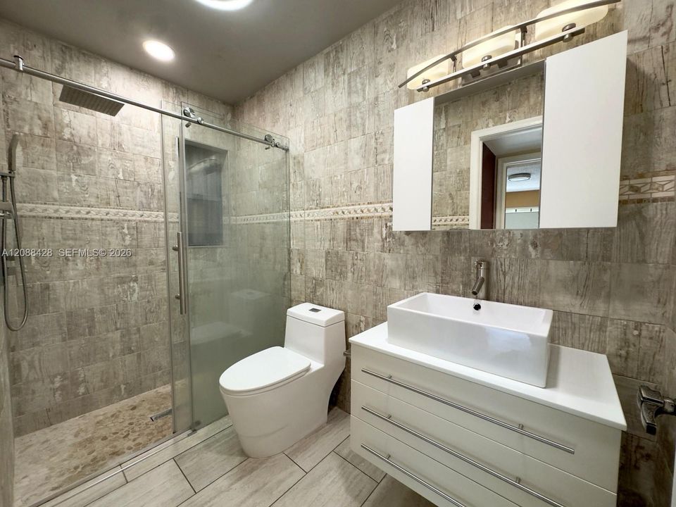 На продажу: $395,000 (2 спален, 2 ванн, 1403 Квадратных фут)