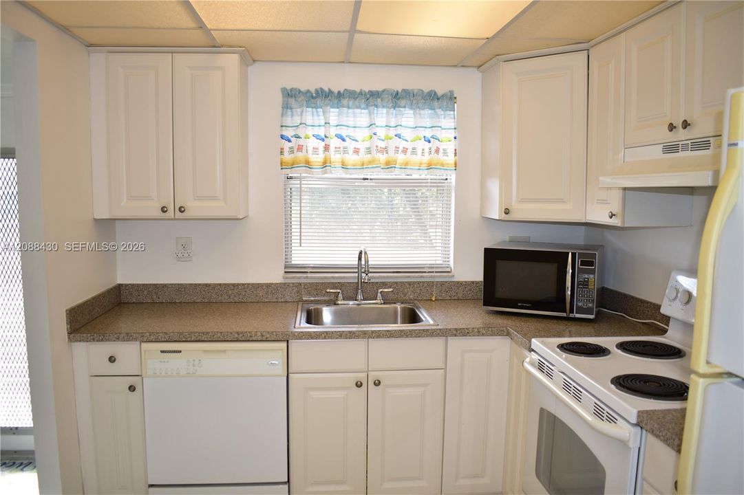For Sale: $84,000 (1 beds, 1 baths, 750 Square Feet)
