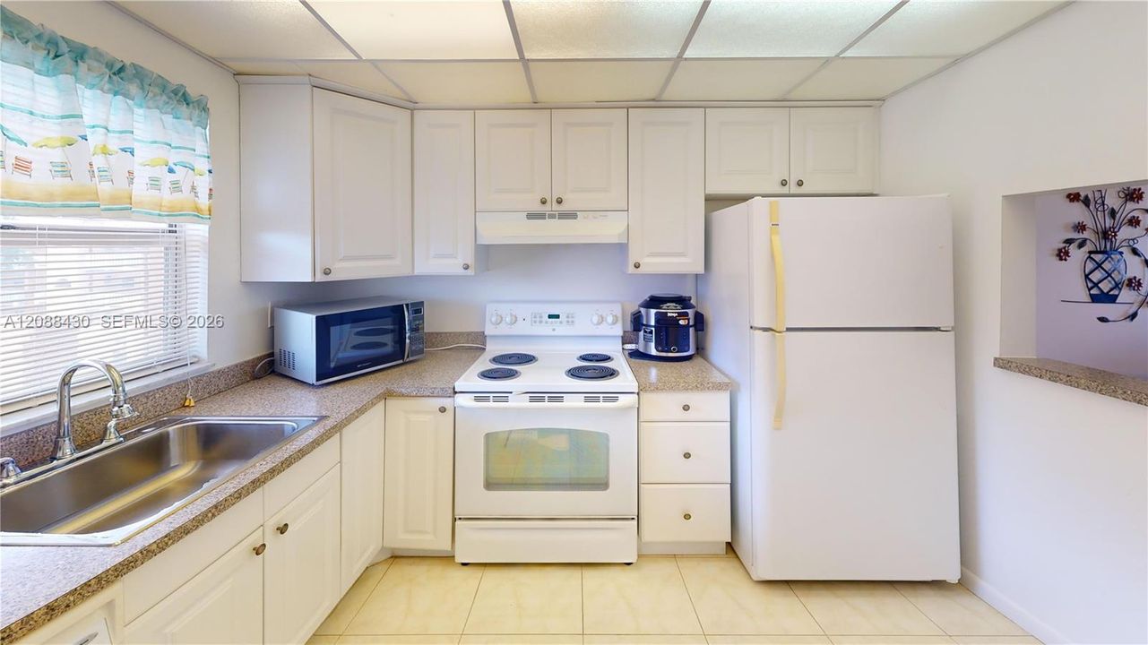 For Sale: $84,000 (1 beds, 1 baths, 750 Square Feet)