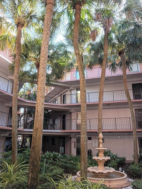 For Sale: $250,000 (2 beds, 2 baths, 965 Square Feet)