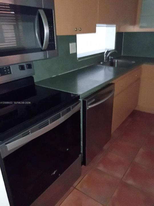 For Sale: $250,000 (2 beds, 2 baths, 965 Square Feet)