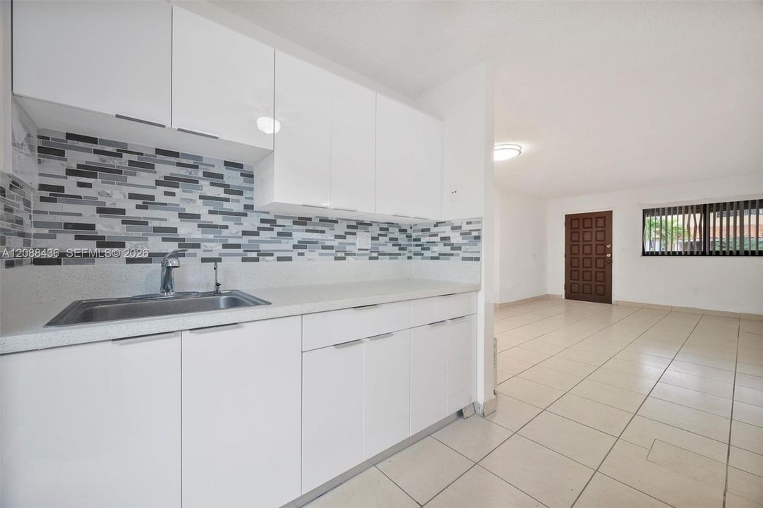 For Rent: $2,300 (2 beds, 2 baths, 765 Square Feet)