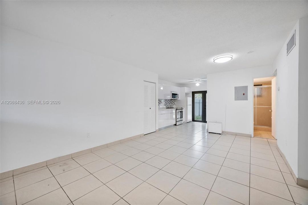 For Rent: $2,300 (2 beds, 2 baths, 765 Square Feet)