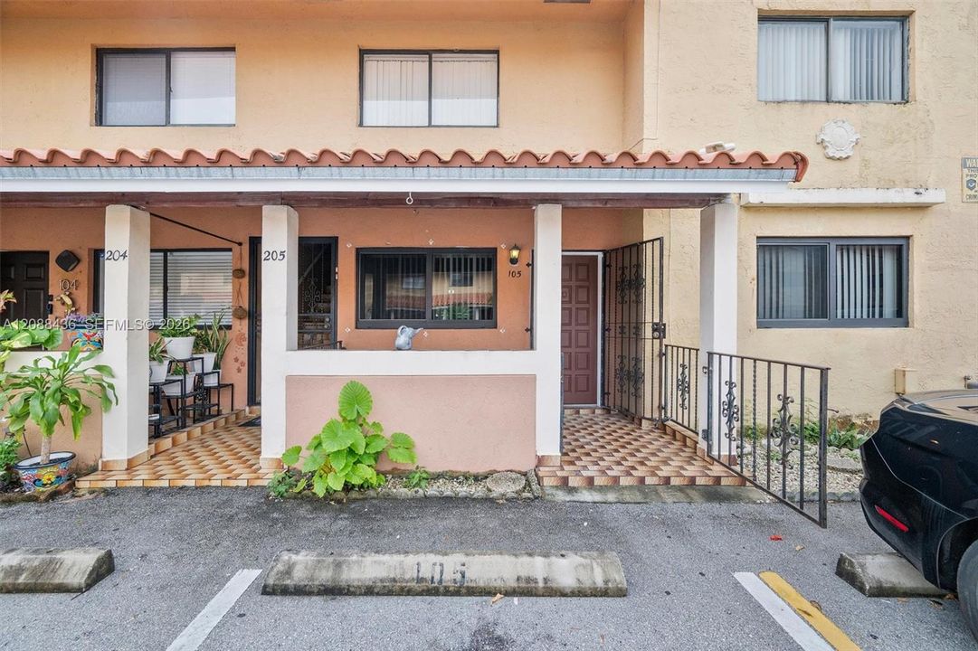 For Rent: $2,300 (2 beds, 2 baths, 765 Square Feet)