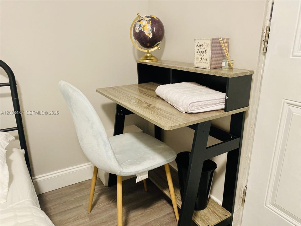 For Rent: $1,100 (2 beds, 1 baths, 1062 Square Feet)