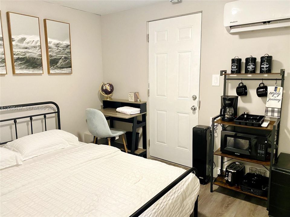 For Rent: $1,100 (2 beds, 1 baths, 1062 Square Feet)