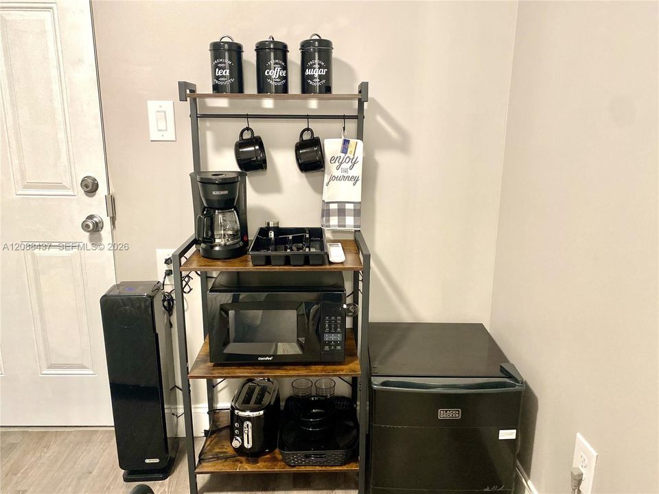 For Rent: $1,100 (2 beds, 1 baths, 1062 Square Feet)