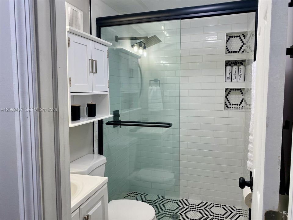 For Rent: $1,100 (2 beds, 1 baths, 1062 Square Feet)