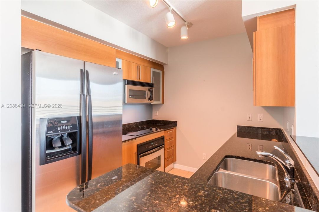 For Rent: $3,150 (1 beds, 1 baths, 846 Square Feet)