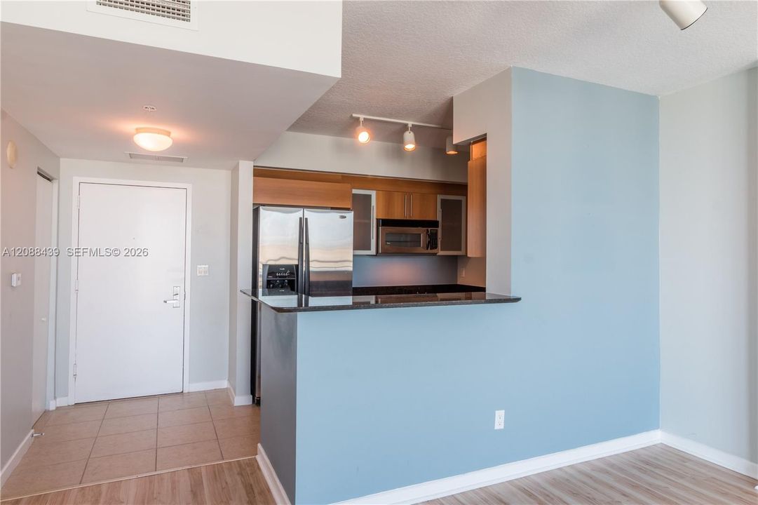 For Rent: $3,150 (1 beds, 1 baths, 846 Square Feet)