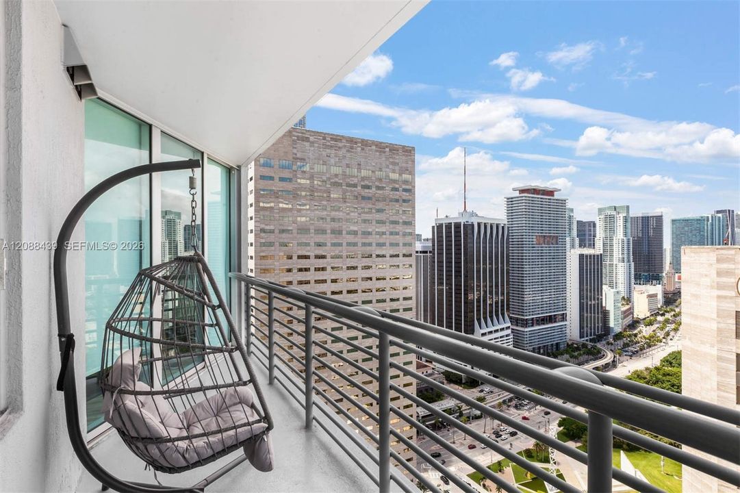 For Rent: $3,150 (1 beds, 1 baths, 846 Square Feet)