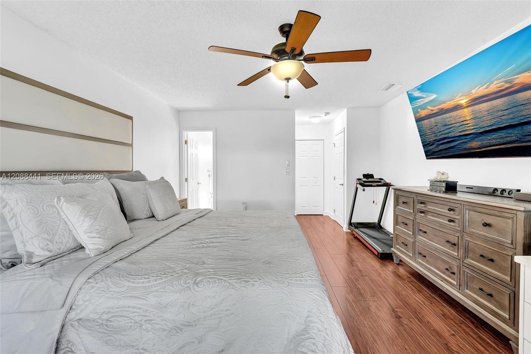 For Sale: $550,000 (3 beds, 2 baths, 1500 Square Feet)