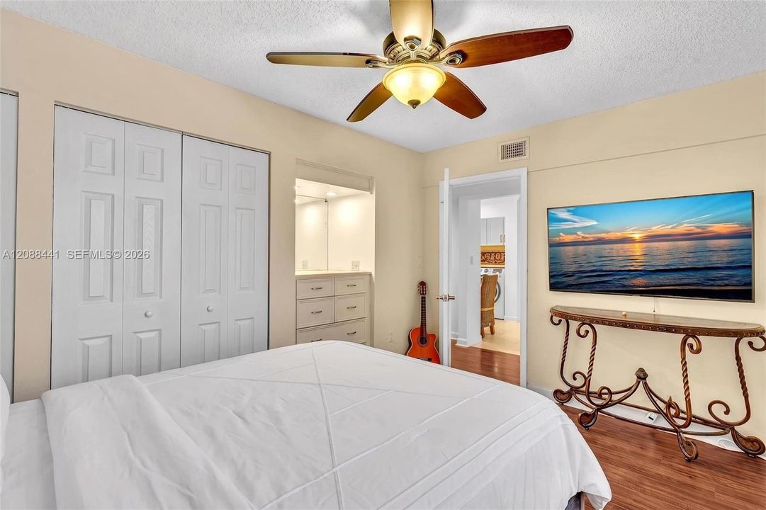 For Sale: $550,000 (3 beds, 2 baths, 1500 Square Feet)