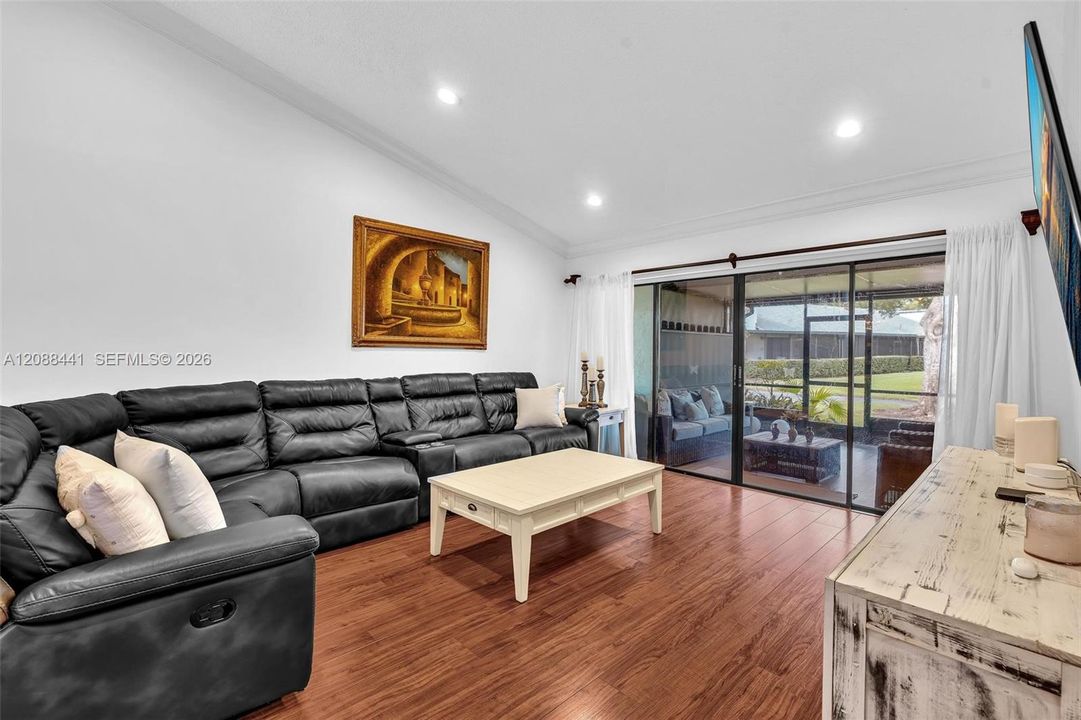For Sale: $550,000 (3 beds, 2 baths, 1500 Square Feet)