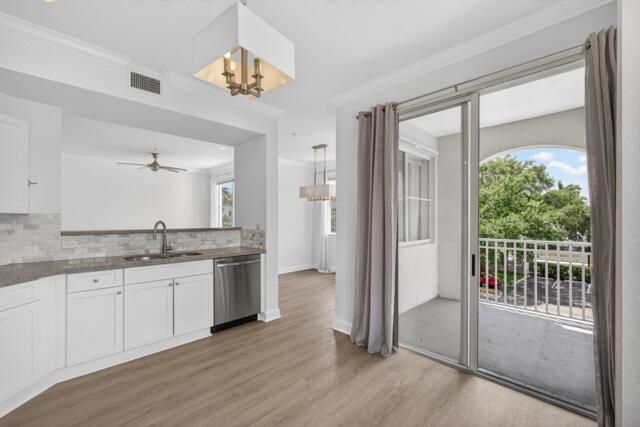 Kitchen/Balcony