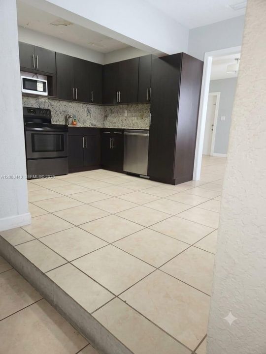 В аренду: $2,800 (3 спален, 1 ванн, 1136 Квадратных фут)
