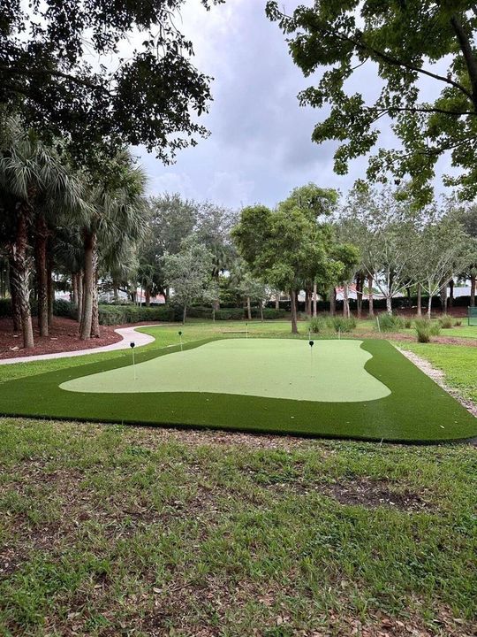 PUTTING GREEN